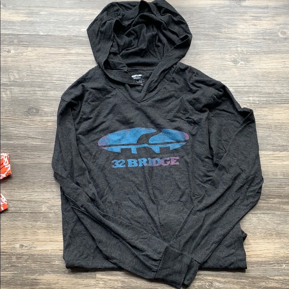 Hooded long sleeve shirt